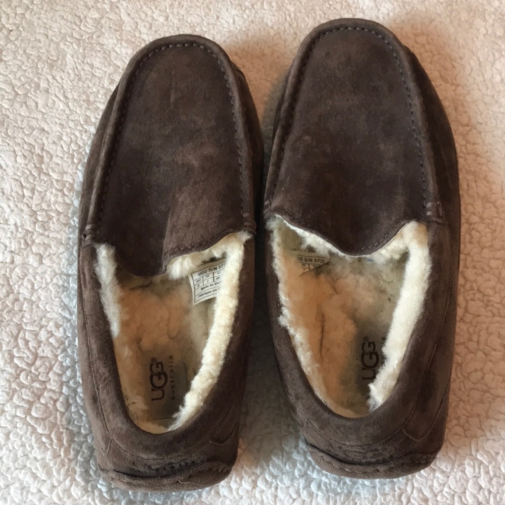 Men’s Ugg 8 slippers